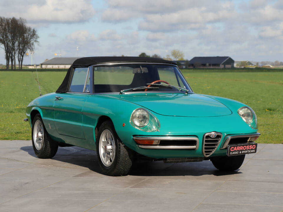 Image 42/50 of Alfa Romeo 1750 Spider Veloce (1969)