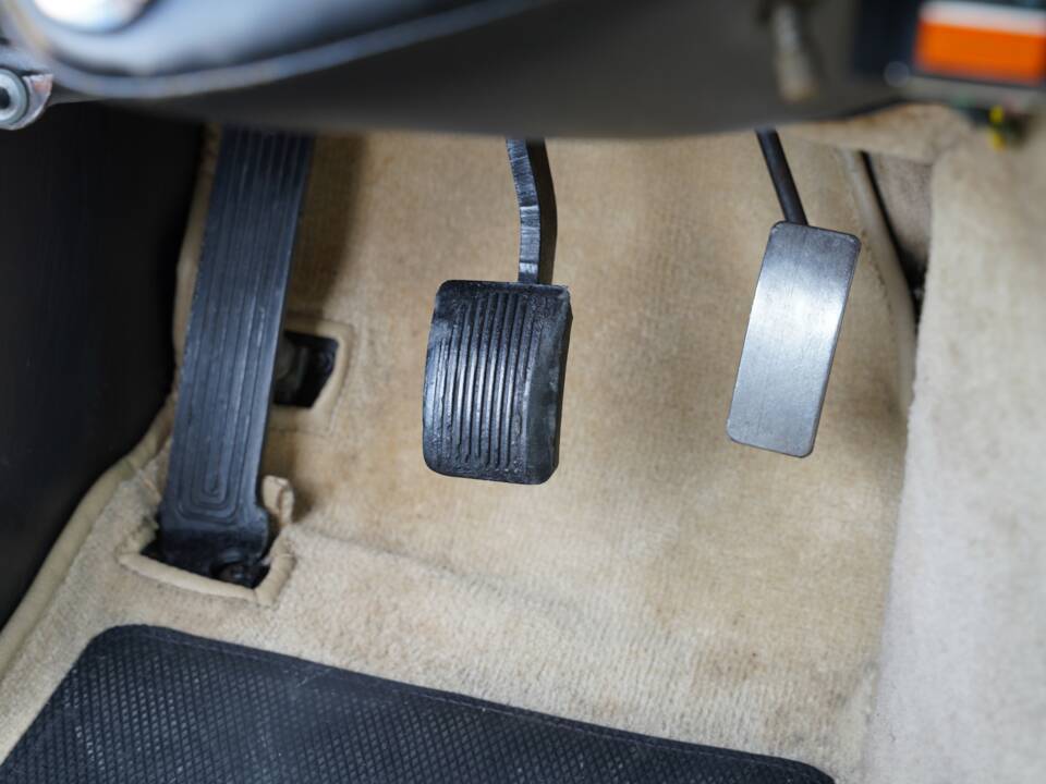 Image 48/50 of Jensen Interceptor MK III (1976)