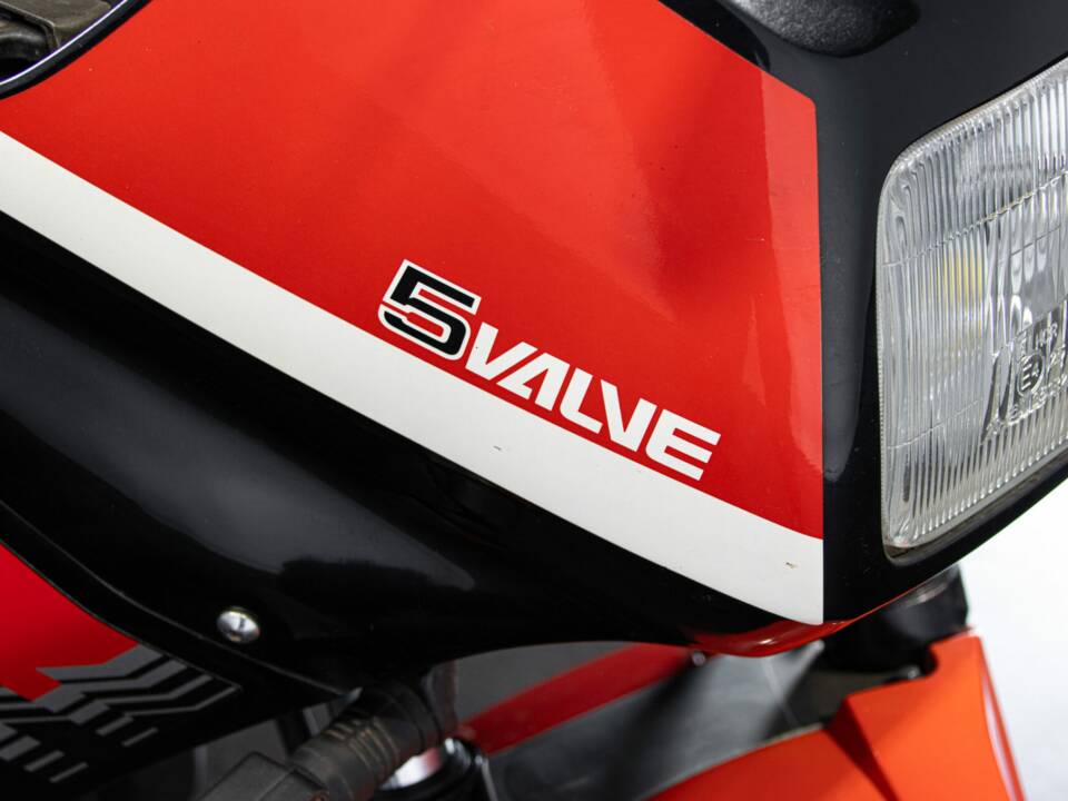 Image 43/50 of Yamaha FZ 750 (1986)