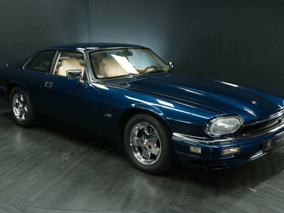 Image 7/49 de Jaguar XJS 4.0 (1995)