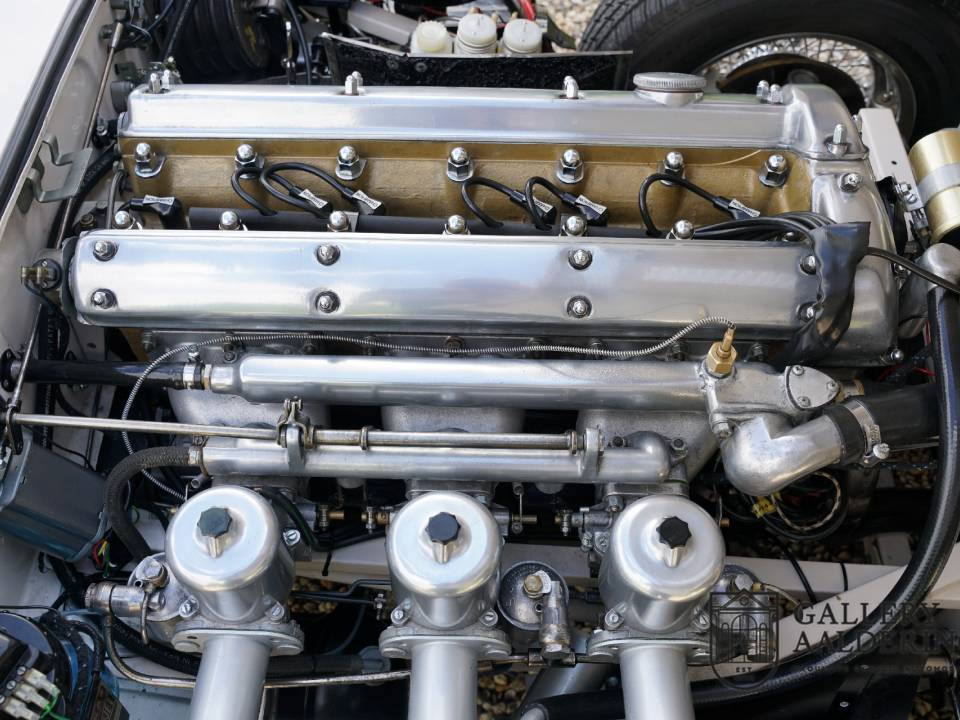 Image 3/50 of Jaguar E-Type 3.8 (1964)