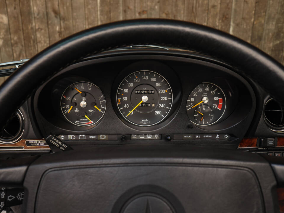Image 34/85 of Mercedes-Benz 560 SL (1986)