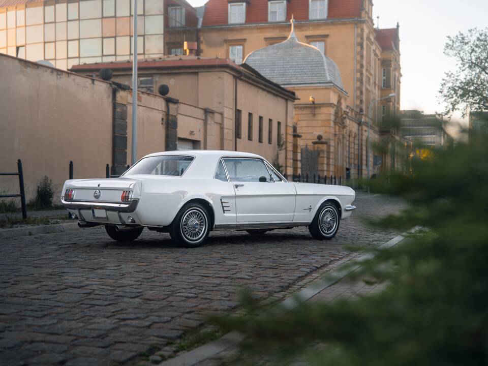 Image 35/53 of Ford Mustang 200 (1966)