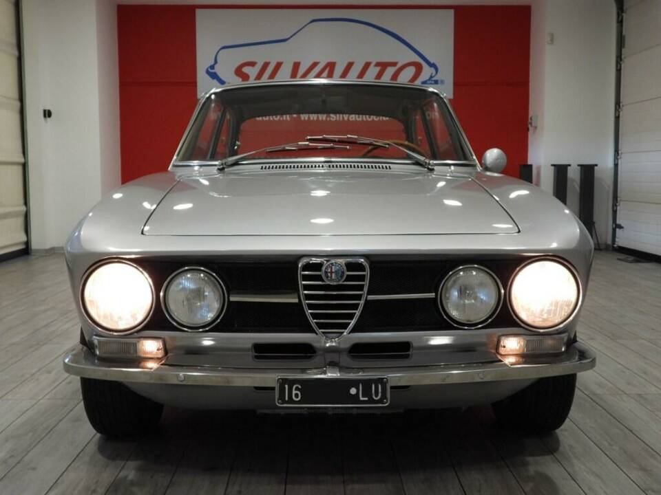 Bild 12/15 von Alfa Romeo Giulia 1600 GT Junior (1972)