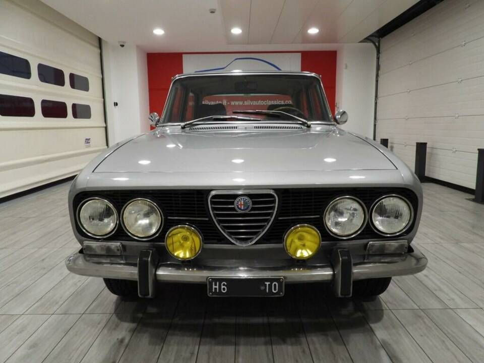 Image 2/14 of Alfa Romeo 2000 Berlina (1973)