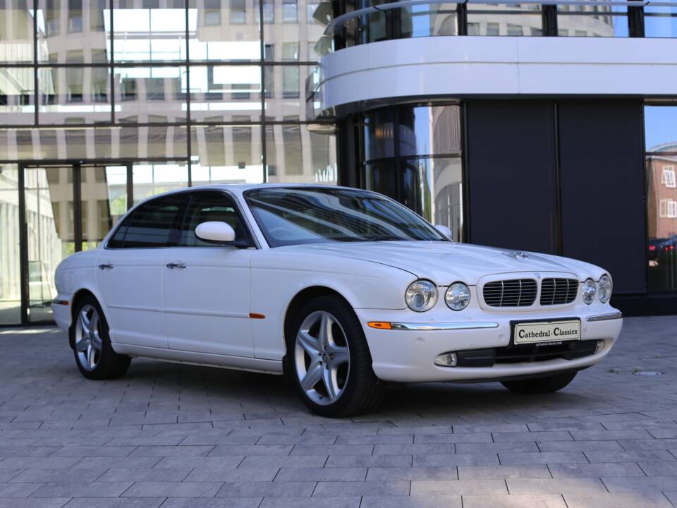 Imagen 15/77 de Jaguar XJ 8 4.2 (2005)