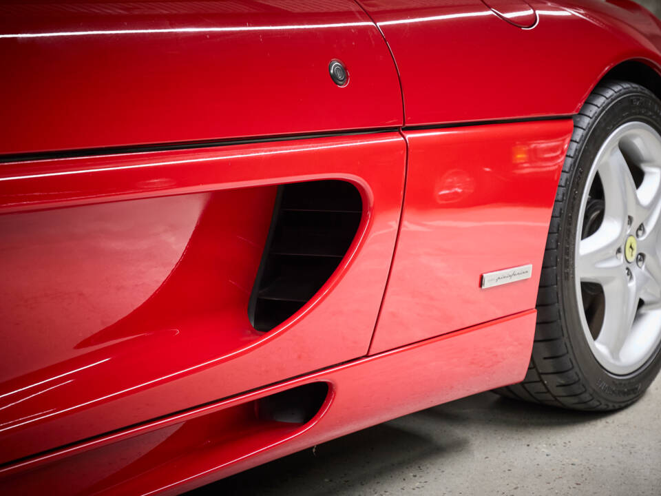 Image 28/99 of Ferrari F 355 Berlinetta (1997)