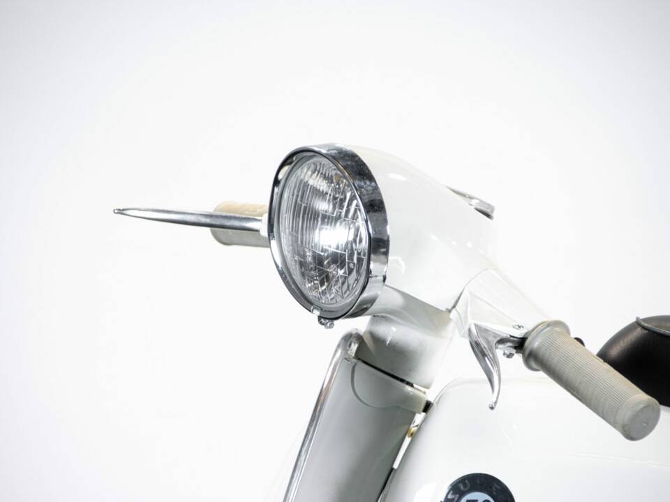 Image 16/49 de Piaggio Vespa 50 SS (1966)