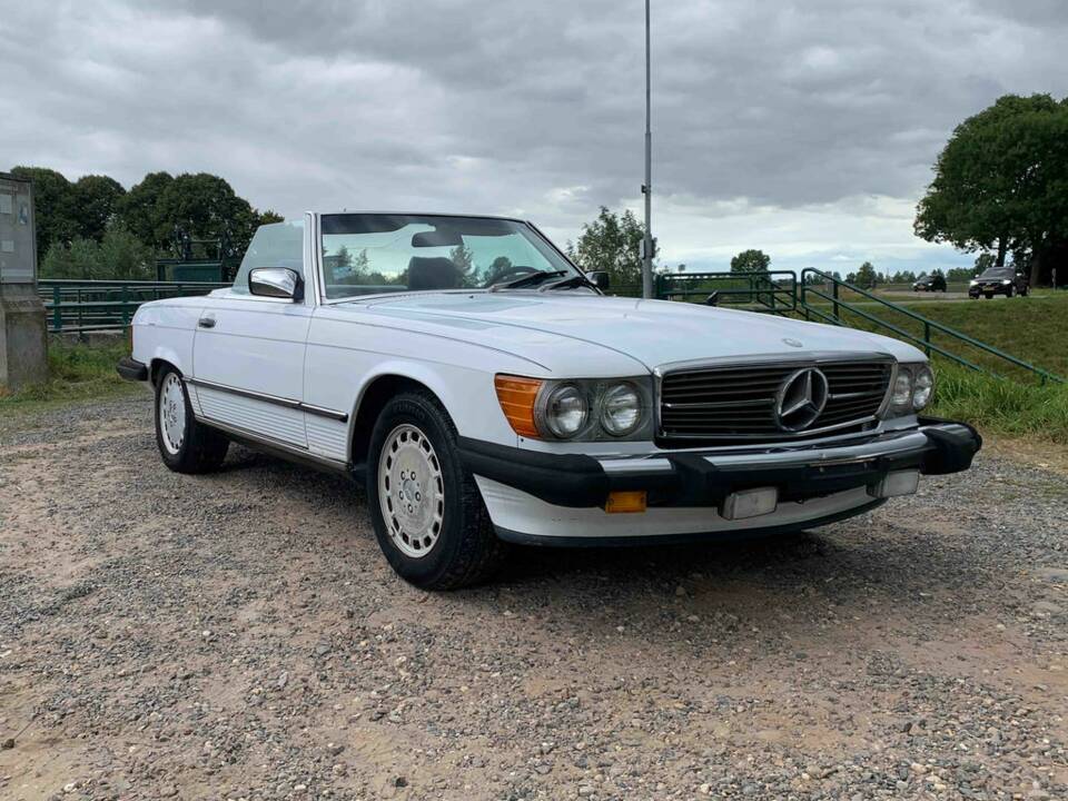 Bild 1/8 von Mercedes-Benz 560 SL (1986)
