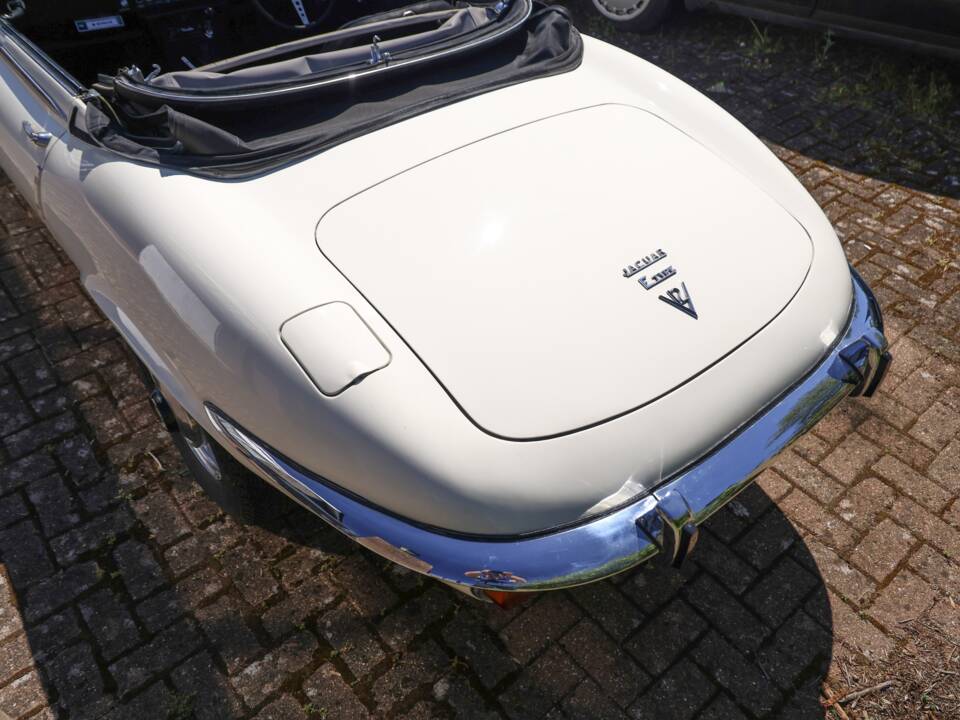 Image 32/50 de Jaguar Type E V12 (1972)