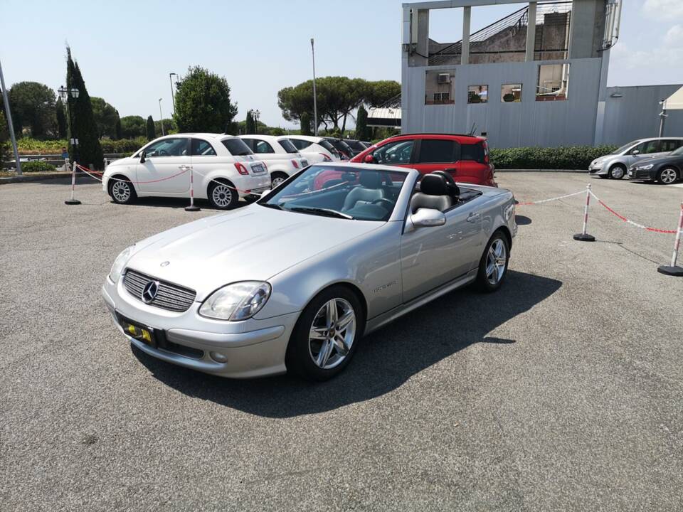 Imagen 4/38 de Mercedes-Benz SLK 200 Kompressor (2002)