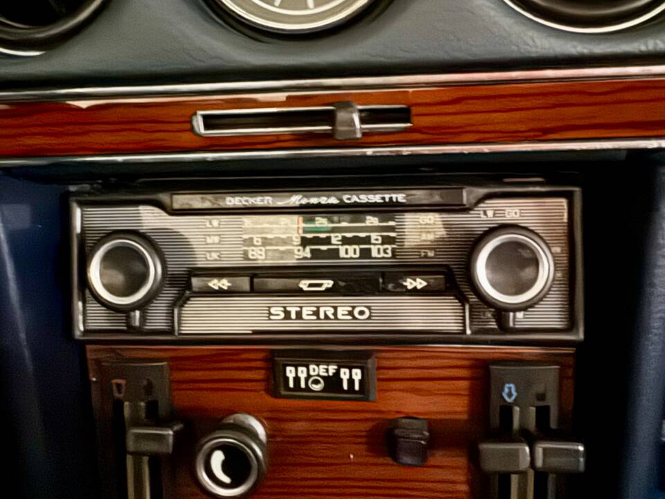 Image 9/18 of Mercedes-Benz 350 SL (1971)