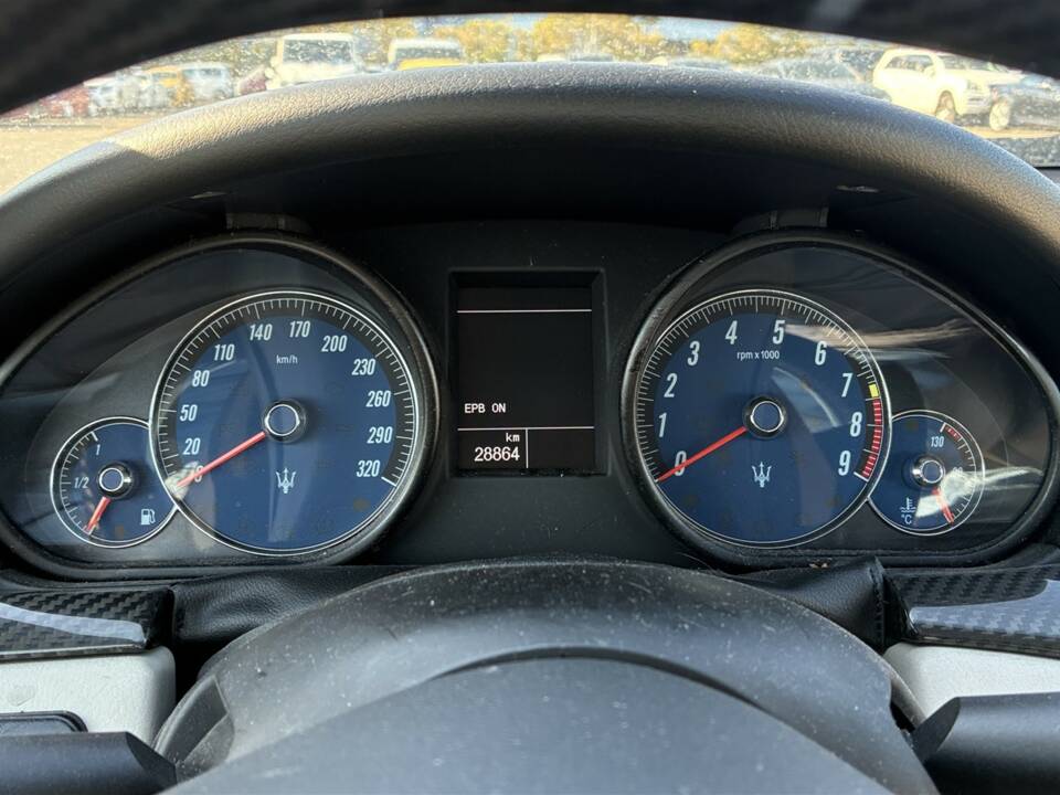 Image 23/54 of Maserati GranCabrio Sport (2015)