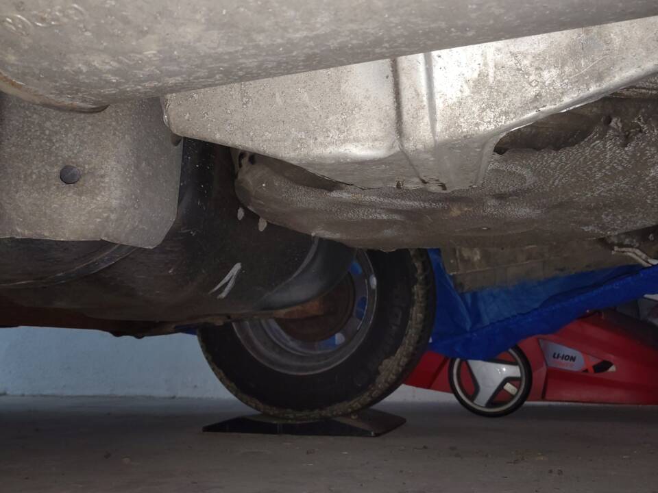 Image 31/32 of Volkswagen Passat 1.6 (1988)