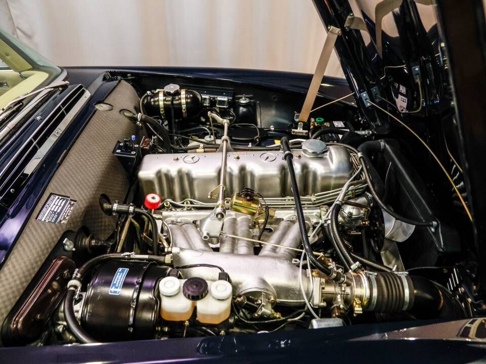 Image 27/31 de Mercedes-Benz 280 SL (1968)