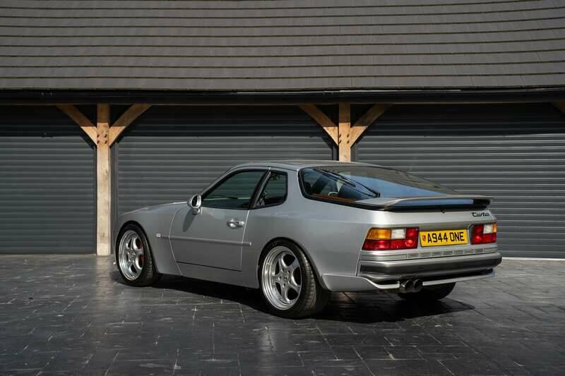 Immagine 22/50 di Porsche 944 Turbo (1990)