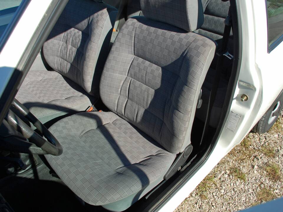 Immagine 12/29 di Volkswagen Polo II Hatchback 1.0 (1989)