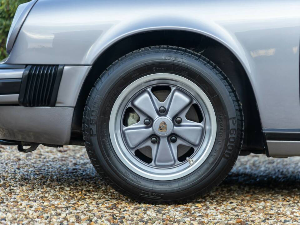 Immagine 15/50 di Porsche 911 Carrera 3.2 "25 years 911" (1988)