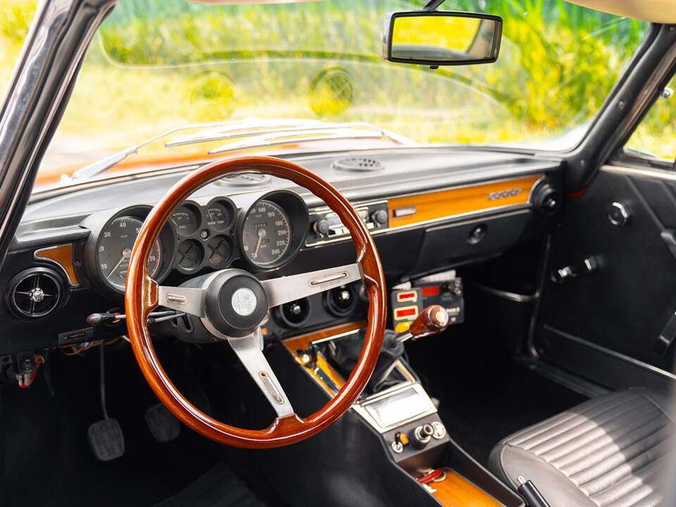 Image 31/53 of Alfa Romeo 2000 GT Veloce (1975)