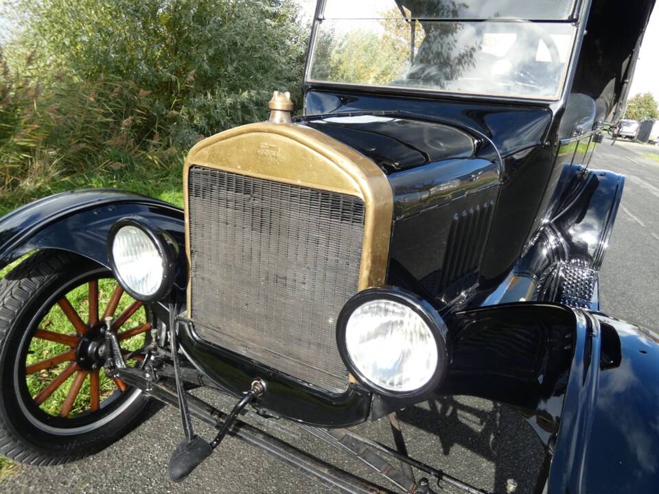 Image 25/41 of Ford Model T Touring (1925)