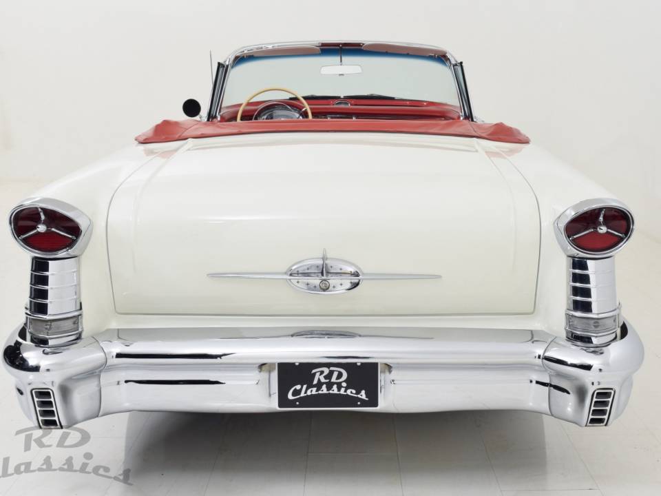 Image 32/50 of Oldsmobile Super 88 Convertible (1957)