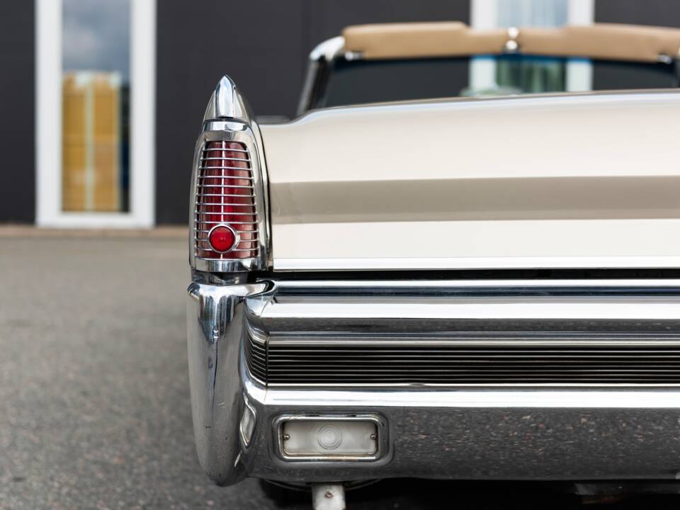 Bild 55/100 von Lincoln Continental Convertible (1965)
