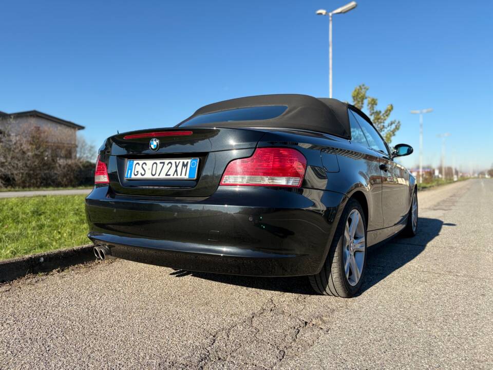 Image 32/37 de BMW 125i (2009)