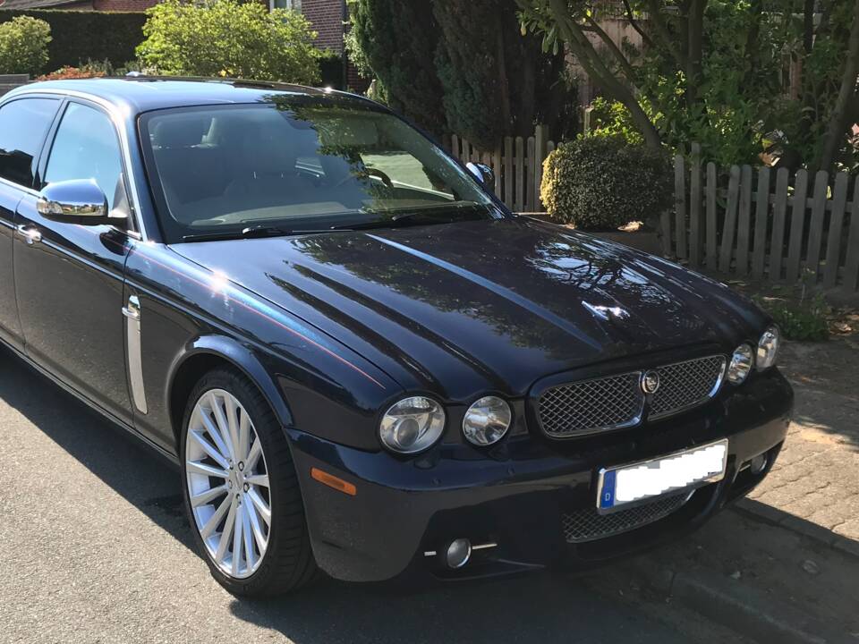 Bild 1/9 von Jaguar XJ 8 4.2 (2008)