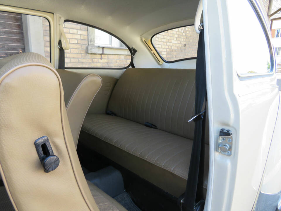 Bild 8/17 von Volkswagen Käfer 1300 (1971)