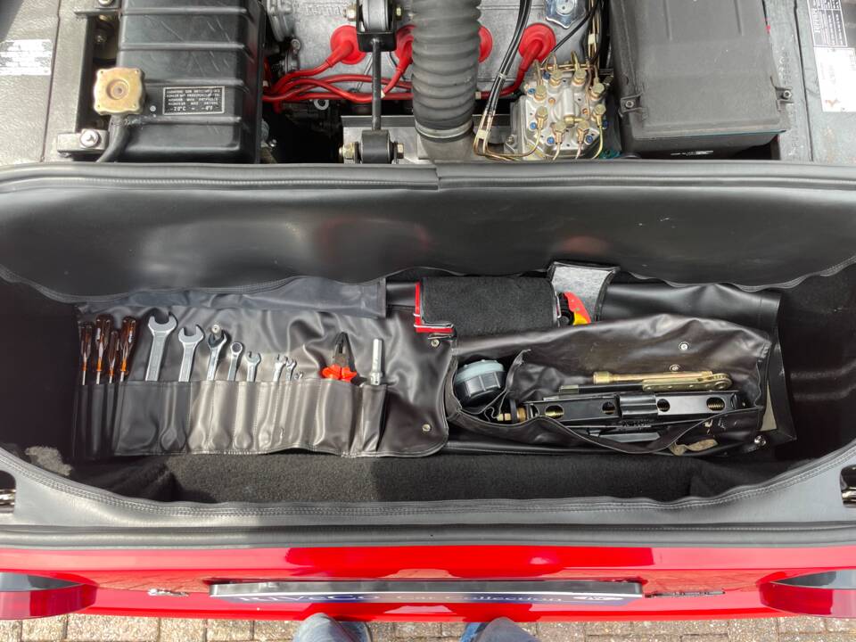 Image 33/48 of Ferrari 328 GTS (1989)