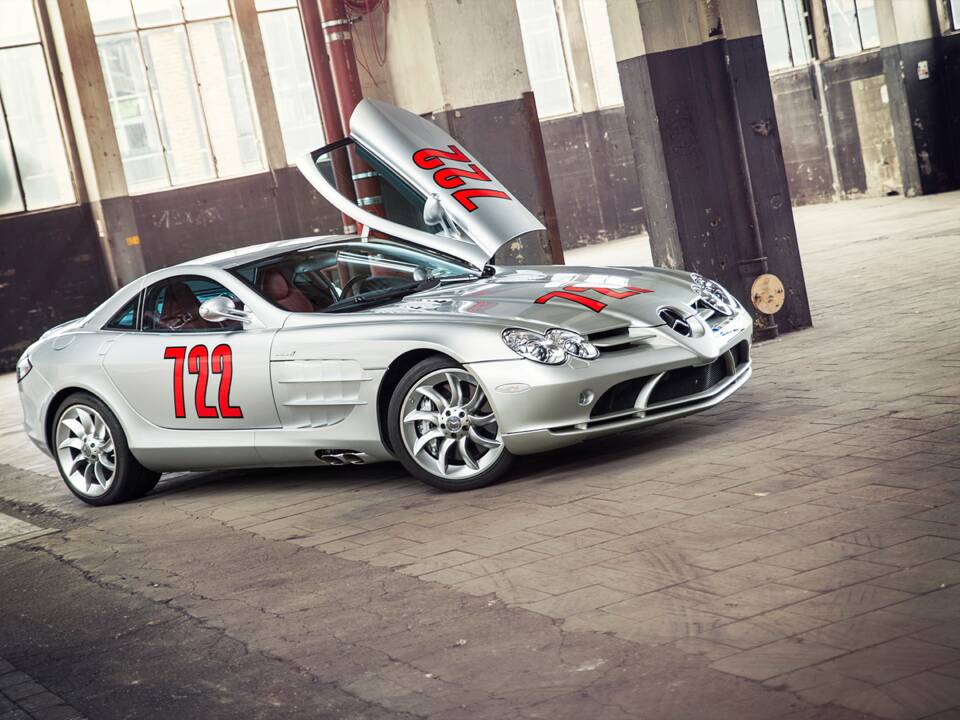Image 11/61 of Mercedes-Benz SLR McLaren (2004)