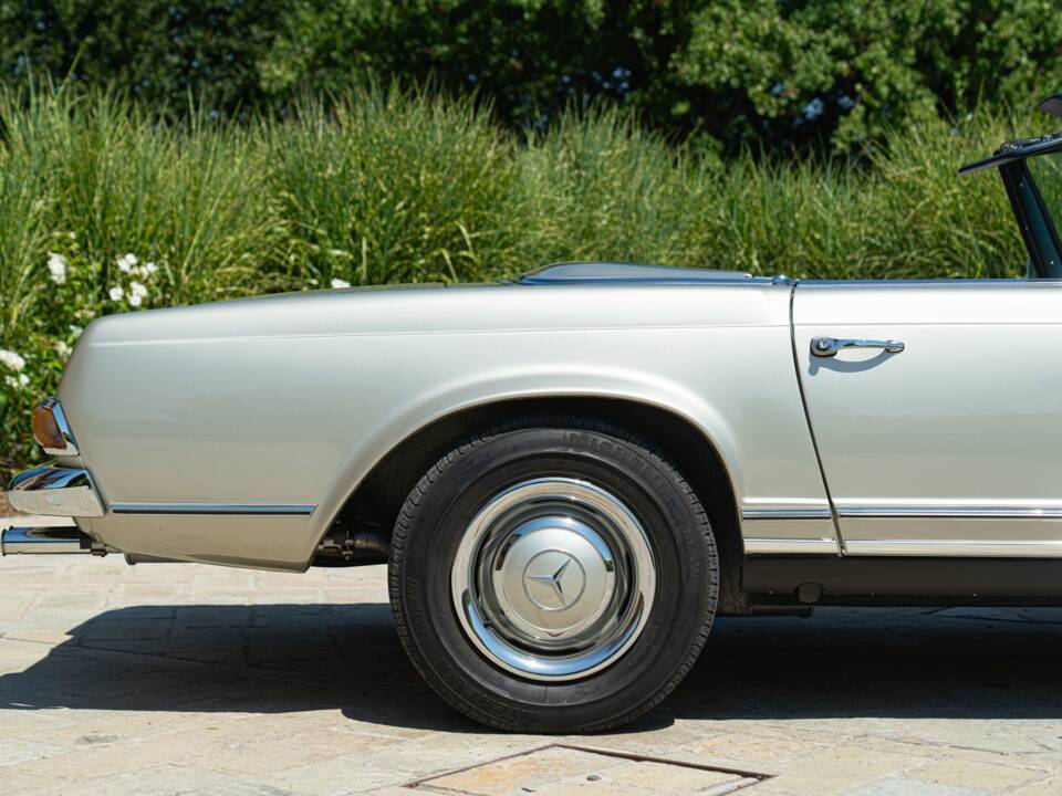 Image 21/50 of Mercedes-Benz 230 SL (1965)