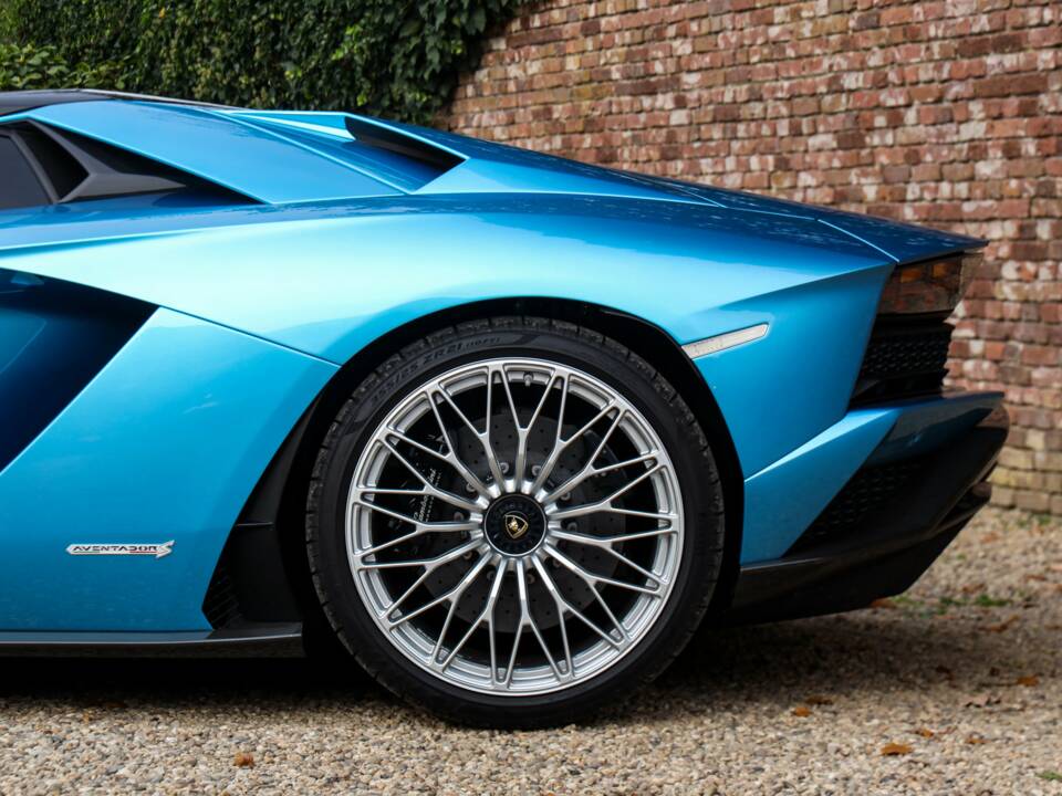 Image 21/50 of Lamborghini Aventador S (2018)