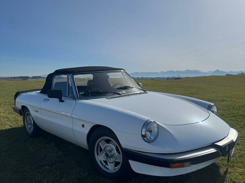 Image 3/4 of Alfa Romeo 2.0 Spider (1989)