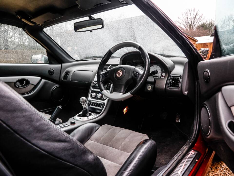 Image 31/37 of MG TF 135 (2005)