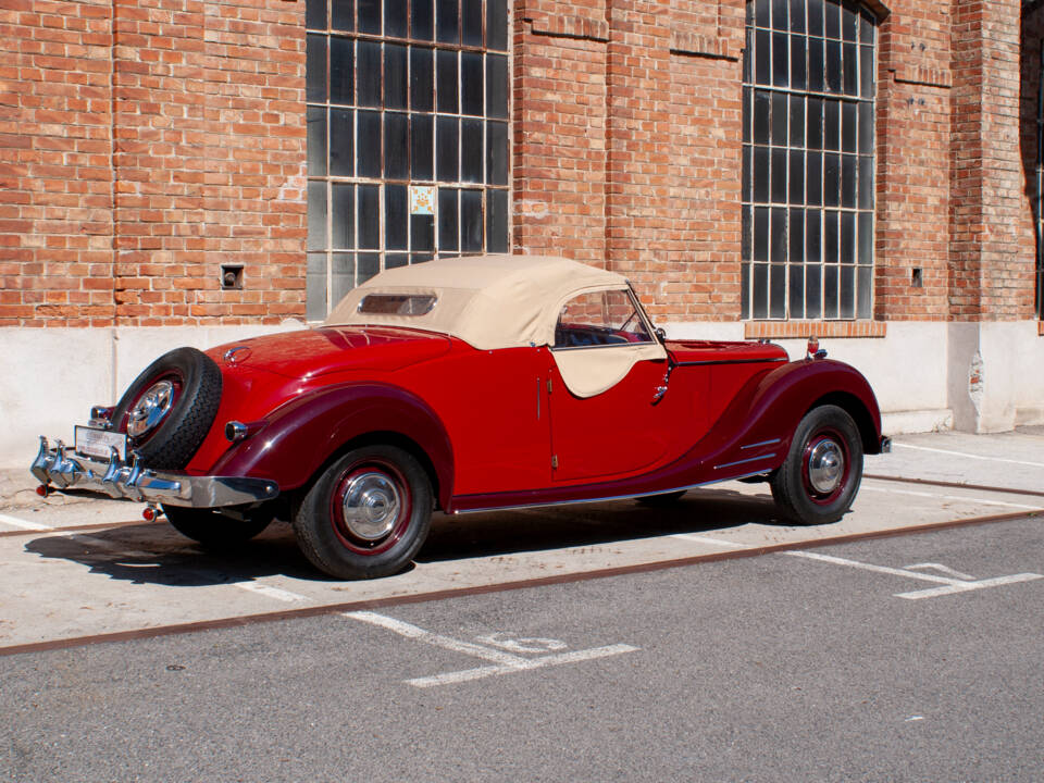 Image 12/13 of Riley 2.5 Litre RMC (1948)