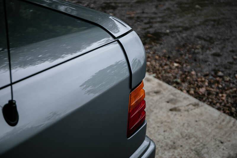 Image 37/43 of Mercedes-Benz 300 CE 3.2 AMG (1990)