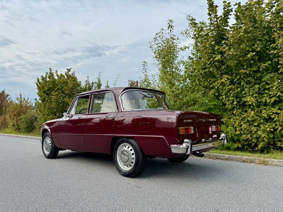 Image 5/24 of Alfa Romeo Giulia 1300 Super (1972)
