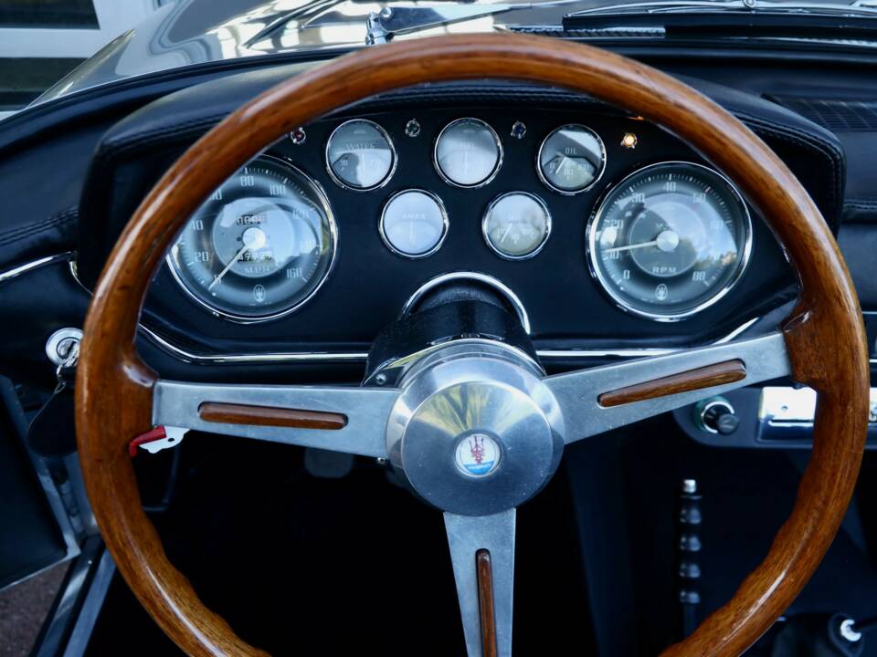 Bild 15/50 von Maserati Mistral 3700 Spyder (1965)