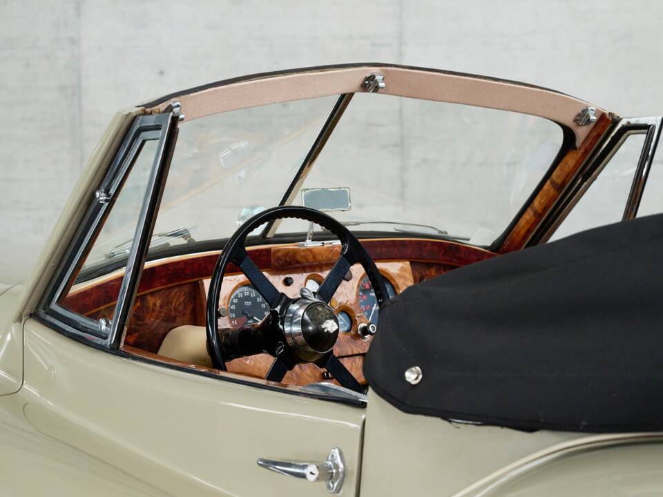 Image 11/50 de Jaguar XK 120 DHC (1953)