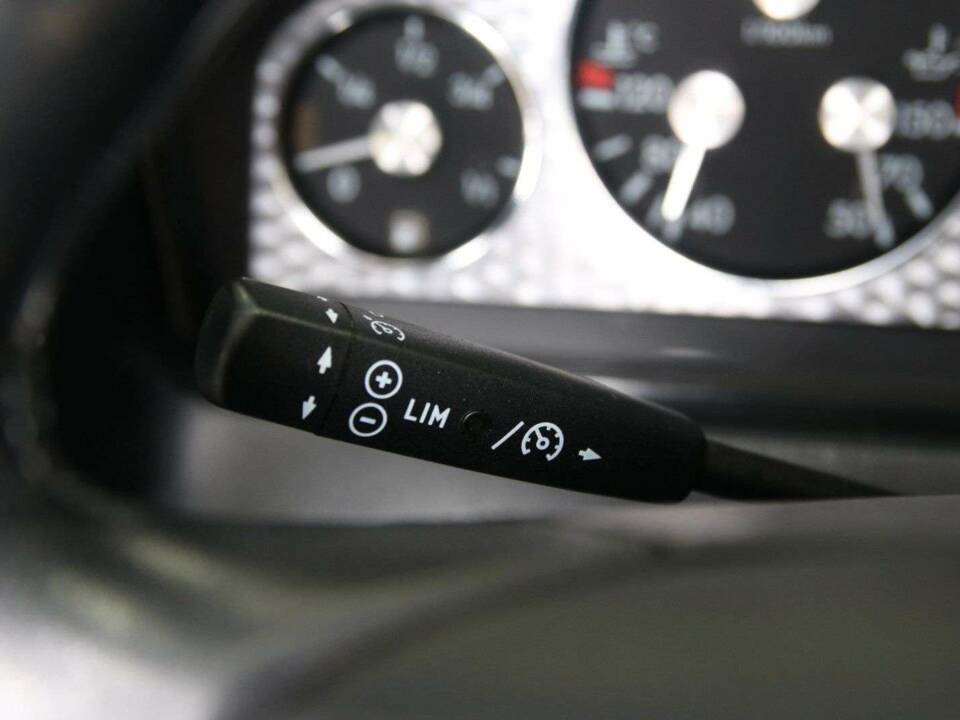 Image 26/49 of Mercedes-Benz SL 500 (2000)