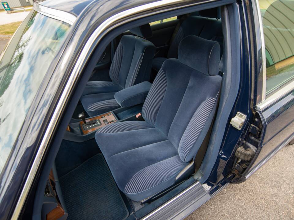 Bild 17/29 von Mercedes-Benz 300 SE (1990)