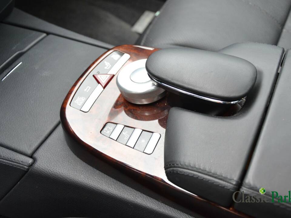 Image 46/50 of Mercedes-Benz S 500 (2006)