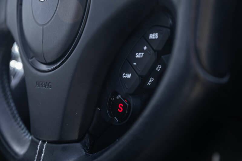 Image 11/50 of Aston Martin Vanquish Volante (2014)