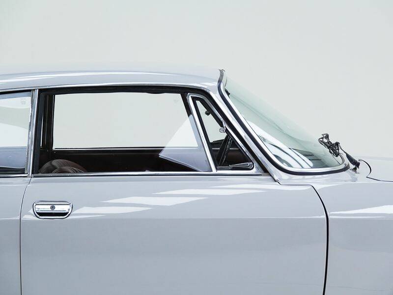 Image 12/15 of Alfa Romeo Giulia GT 1300 Junior (1971)