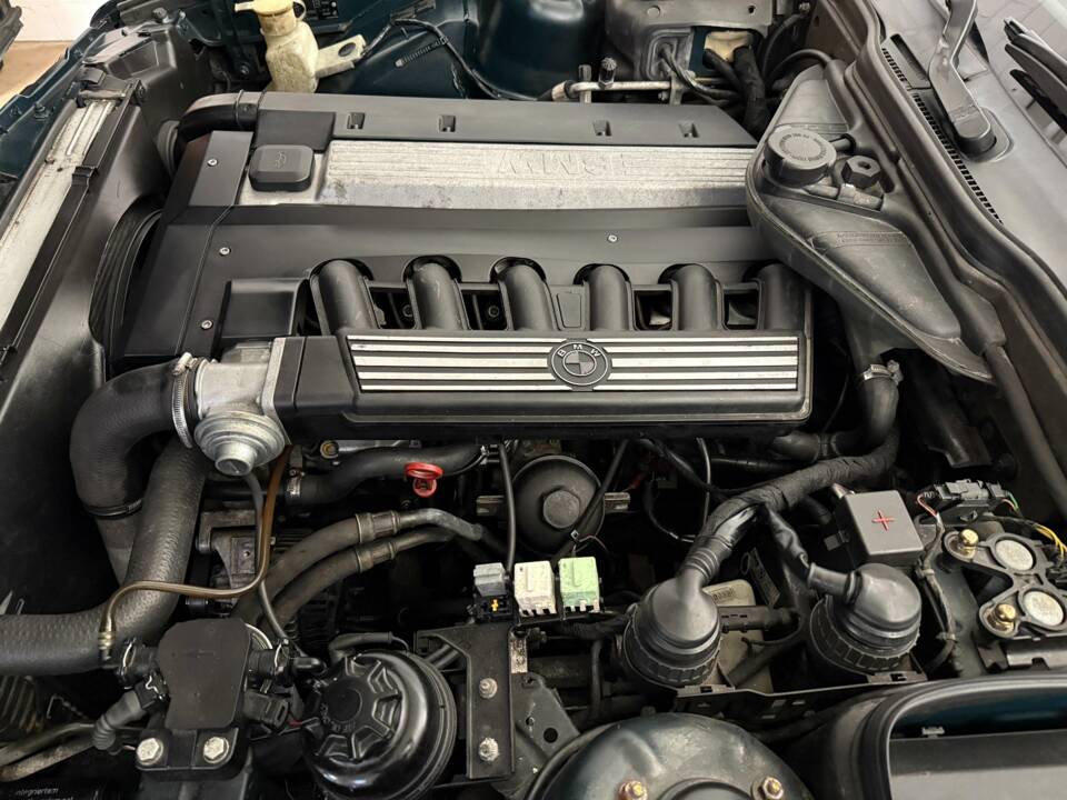 Bild 11/18 von BMW 525i Touring (1994)