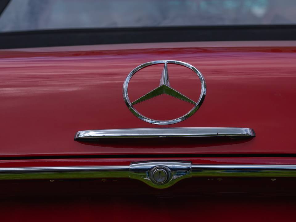 Image 24/64 of Mercedes-Benz 280 SL (1969)