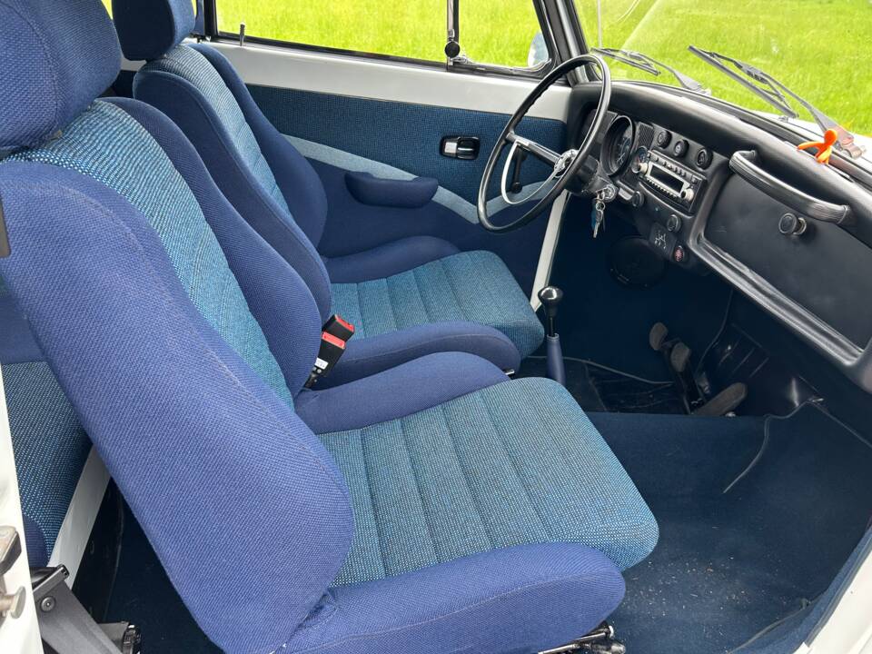 Image 15/28 of Volkswagen Coccinelle 1600 (1970)