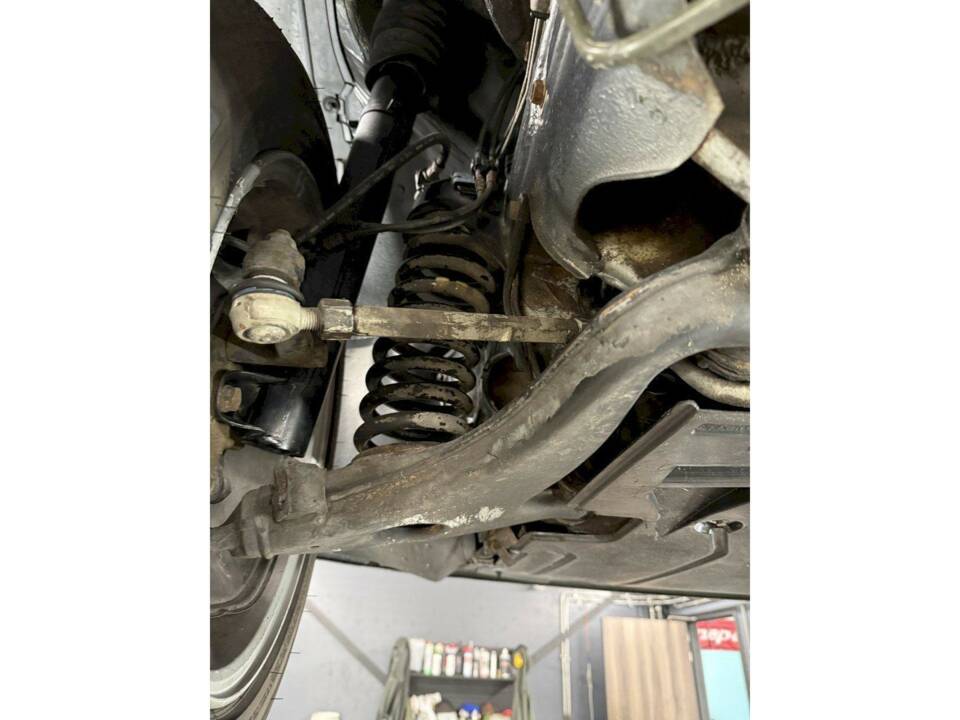 Immagine 30/36 di Mercedes-Benz 500 E (1991)