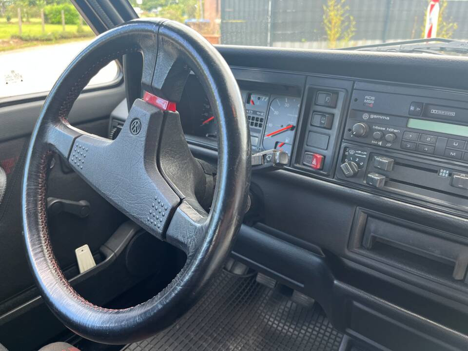 Image 35/78 de Volkswagen Golf Mk I Convertible 1.8 (1989)